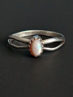 Vintage Dainty Silver Mother Of Pearl Ring - Sz 5.5 - Mop Sterling